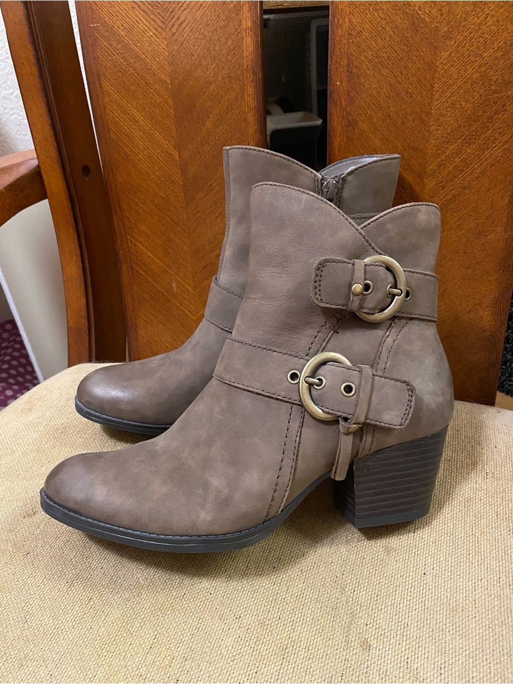 Earth Leather Buckle Ankle Boots size 7 EUC
